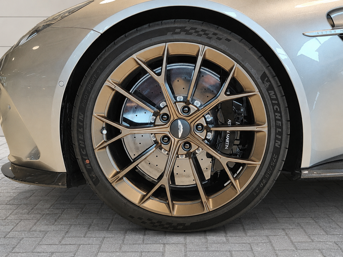 ASTON MARTIN VANTAGE